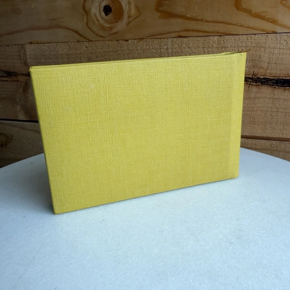 VTG 70s Moms Brag Book Gold Foil Yellow Photo Album‎ Floral New